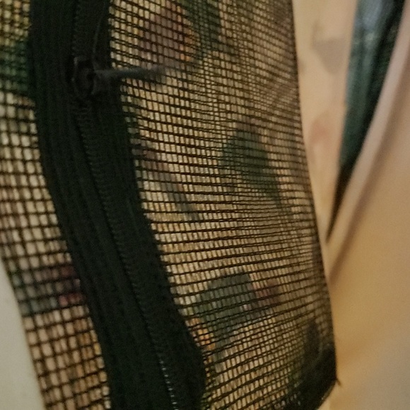 PETIT JOUR PARIS PARROT ANTI SAND BEACH BAG NWT - Picture 6 of 7